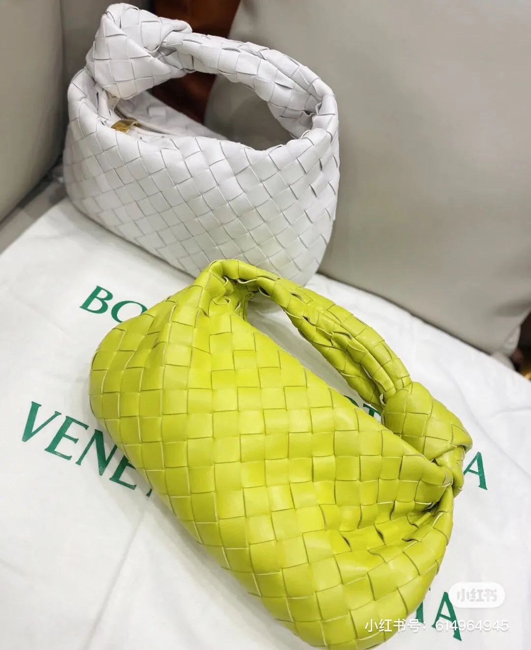 Without it 🥝 you are not fashionable. Kiwi green is the right color that falls in love at first sight. It will add a lot of points to the match